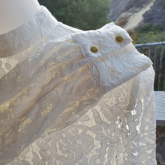 Forever 21 Lace Long Sleeve Scalloped Hem Top - Picture 9 of 12